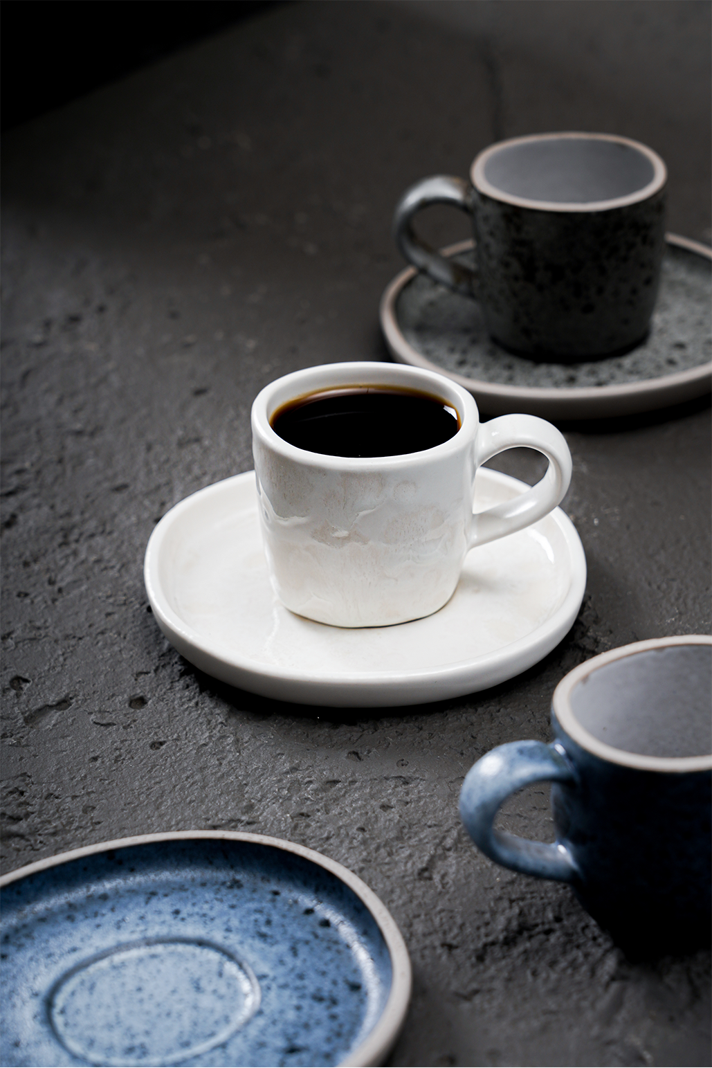How does mug design affect the coffee drinking experience?