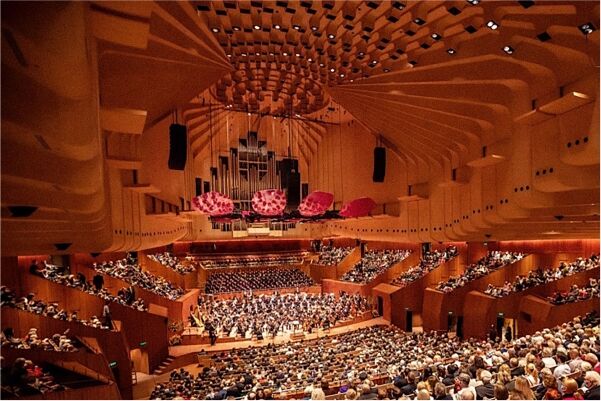 场景4-剧院演出.jpg