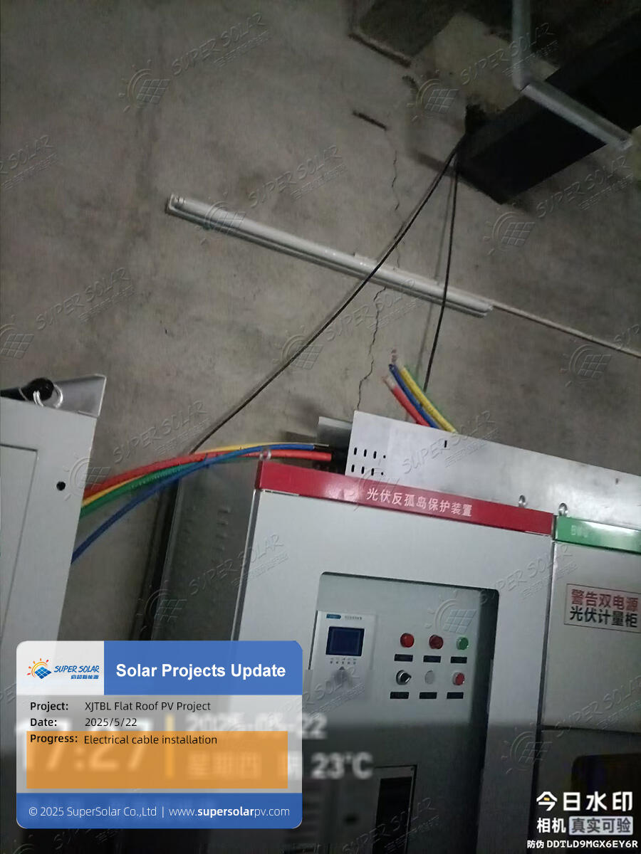 Panel solar atap datar