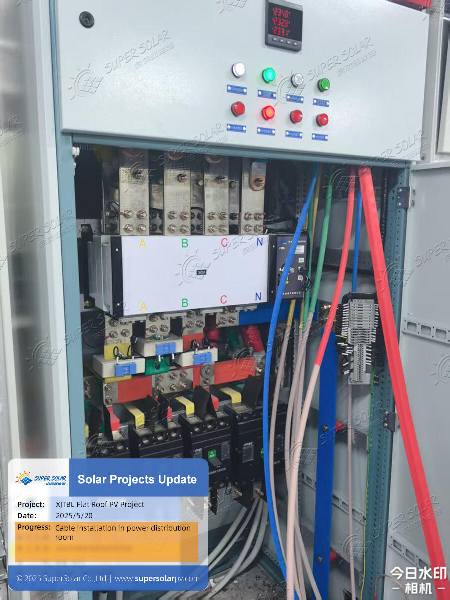 Panel solar atap datar