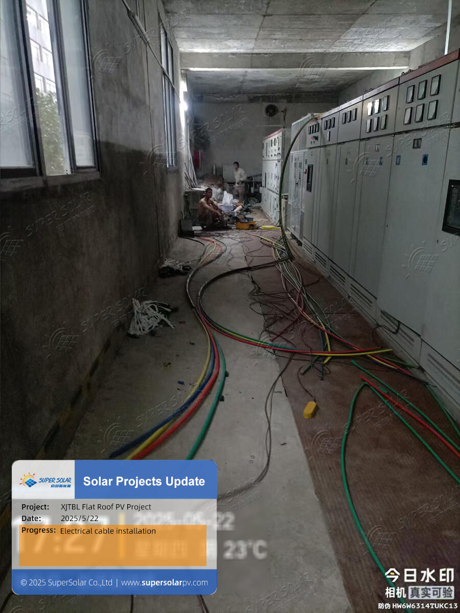 Panel solar atap datar