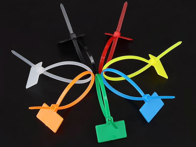 Cómo elegir una etiqueta duradera para bridas de cable?