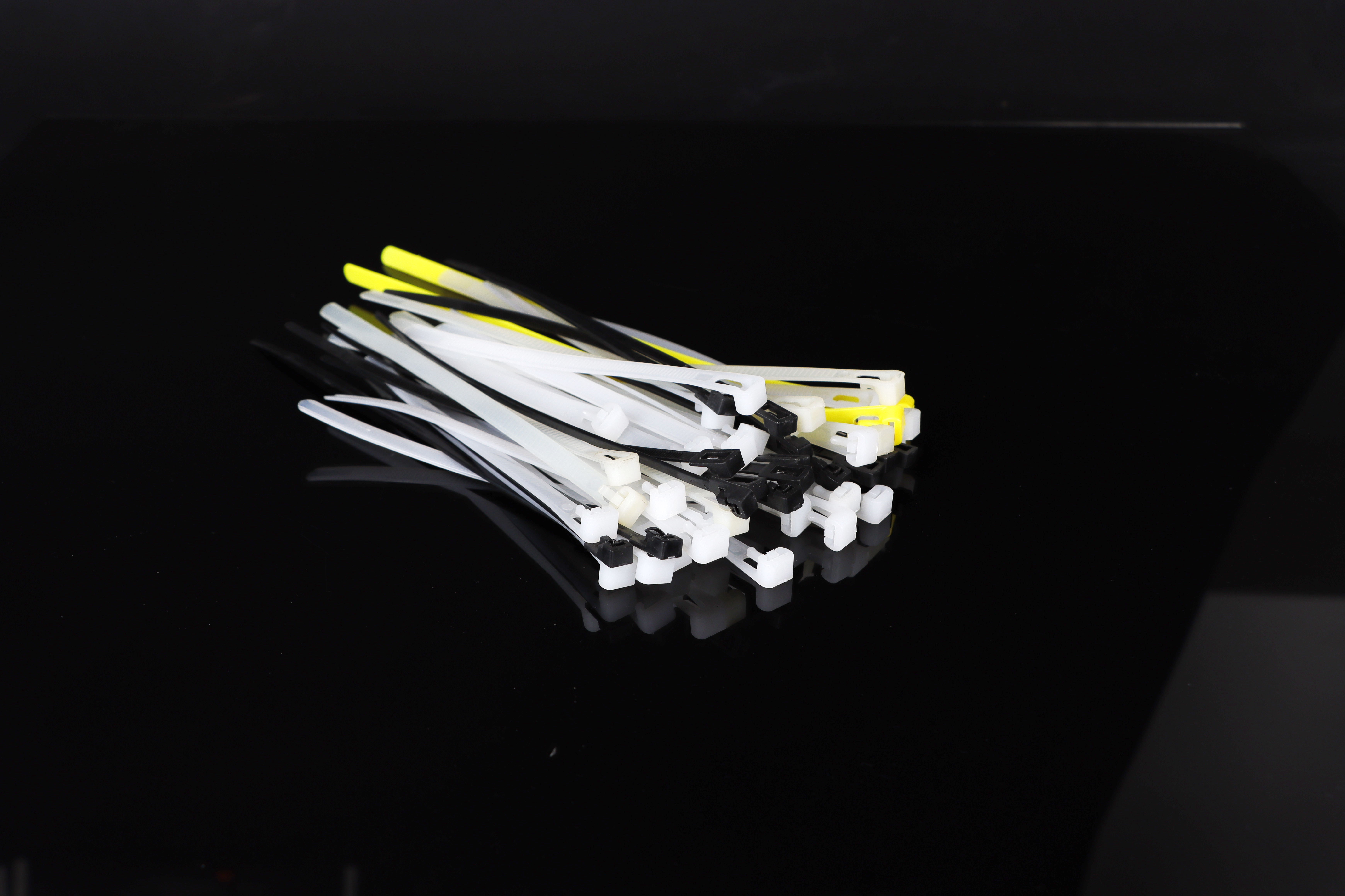 Nylon cable tie: strong enough? Yes!
