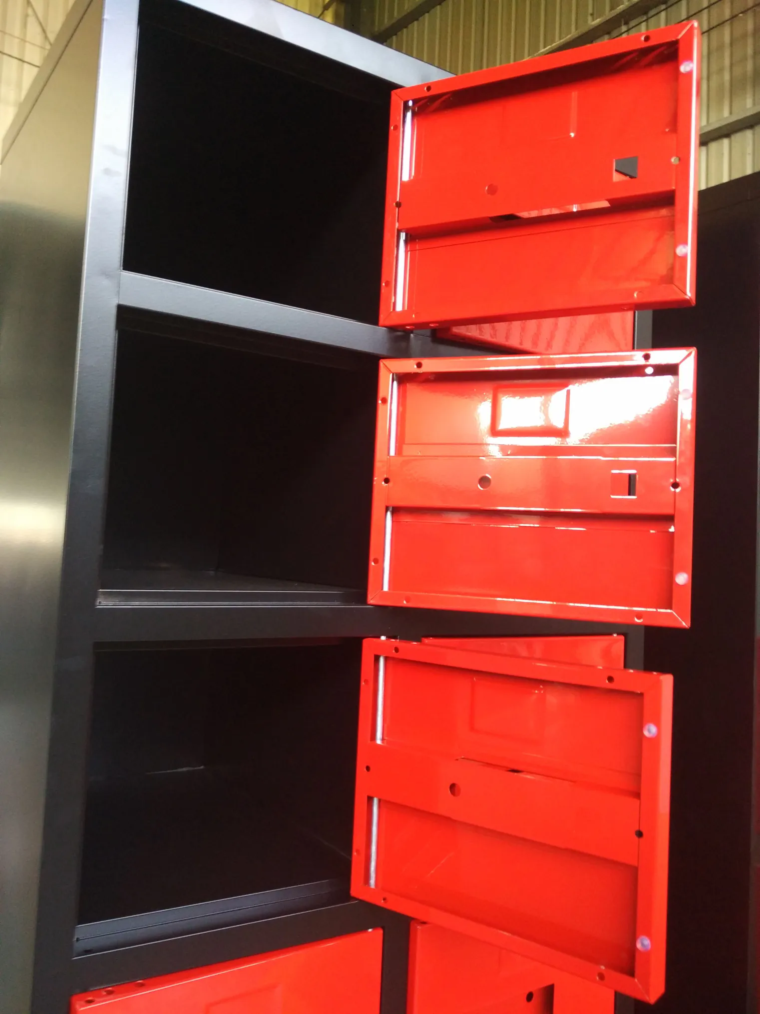 Netherland 200pcs+ of Fully Assembled 16 Door Locker