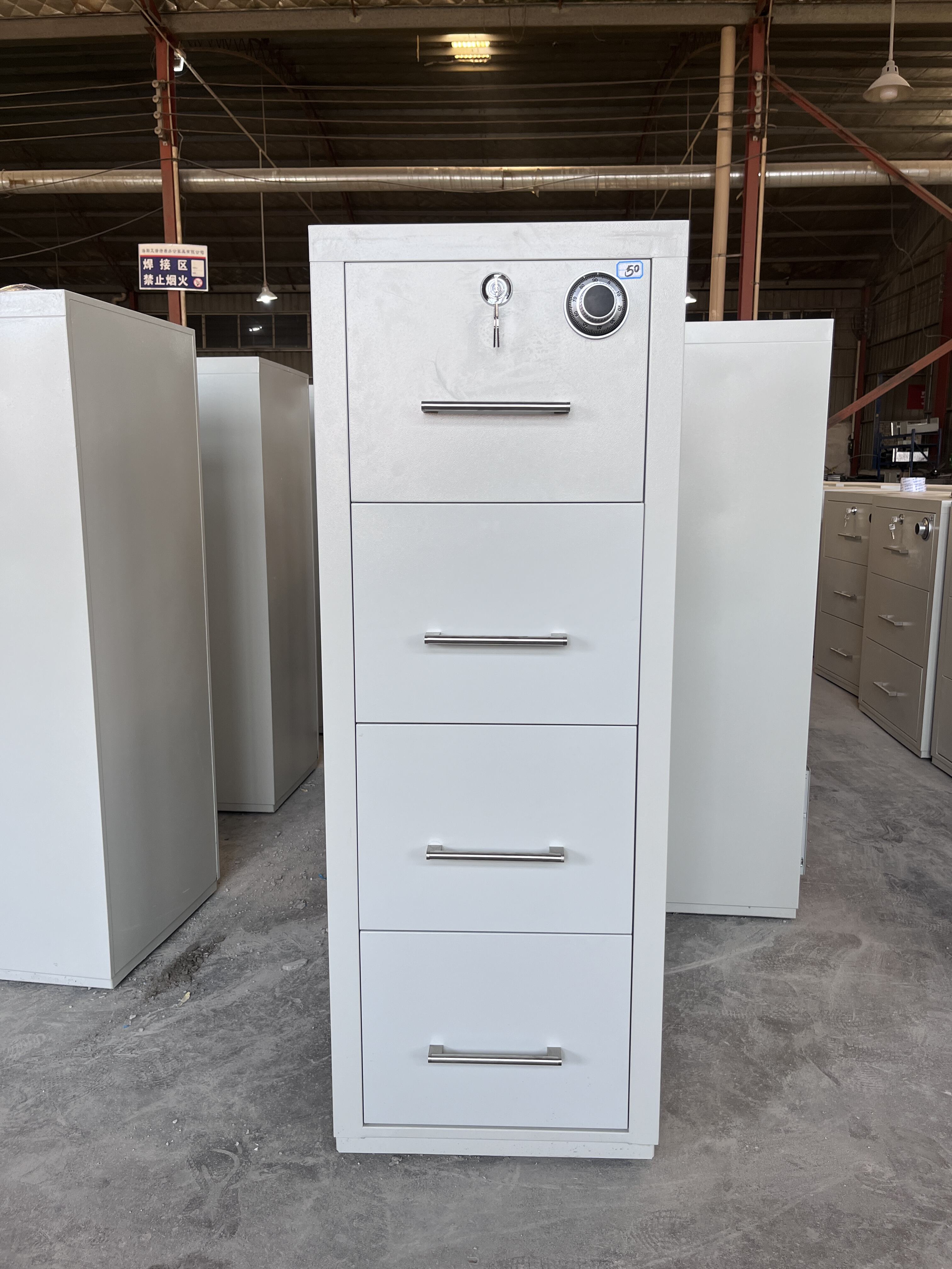 Neporovnatelná ochrana s našimi protipožárními skříněmi