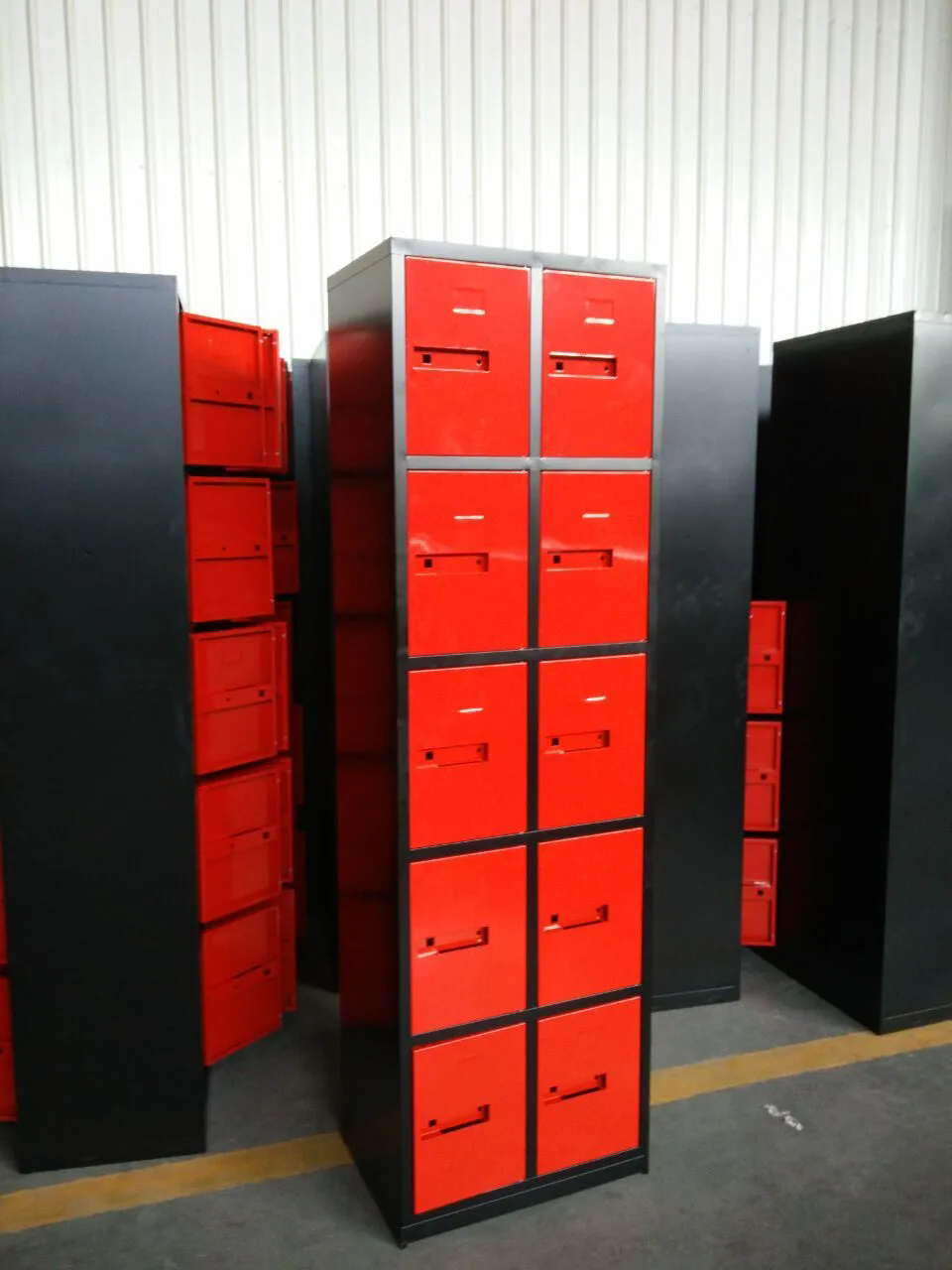 Netherland 200pcs+ of Fully Assembled 16 Door Locker