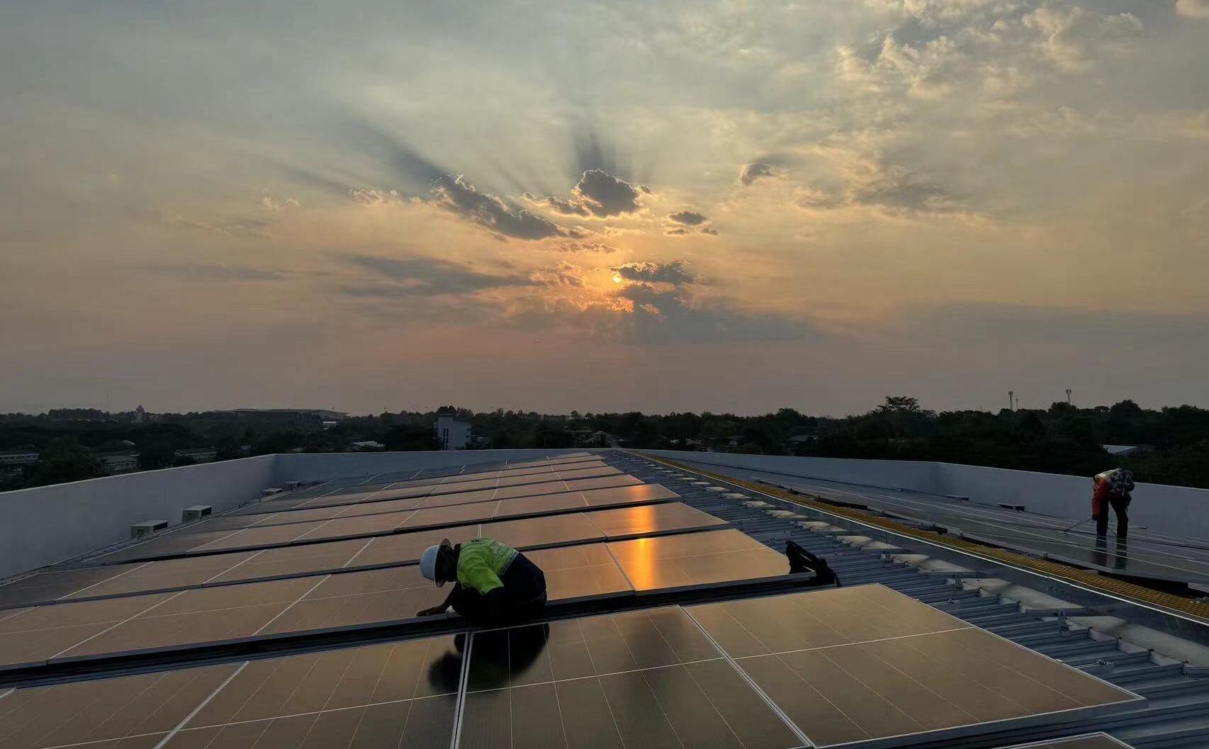 Comprendiendo los Dispositivos de Apagado Rápido Inteligente para el Cumplimiento de la Seguridad Solar