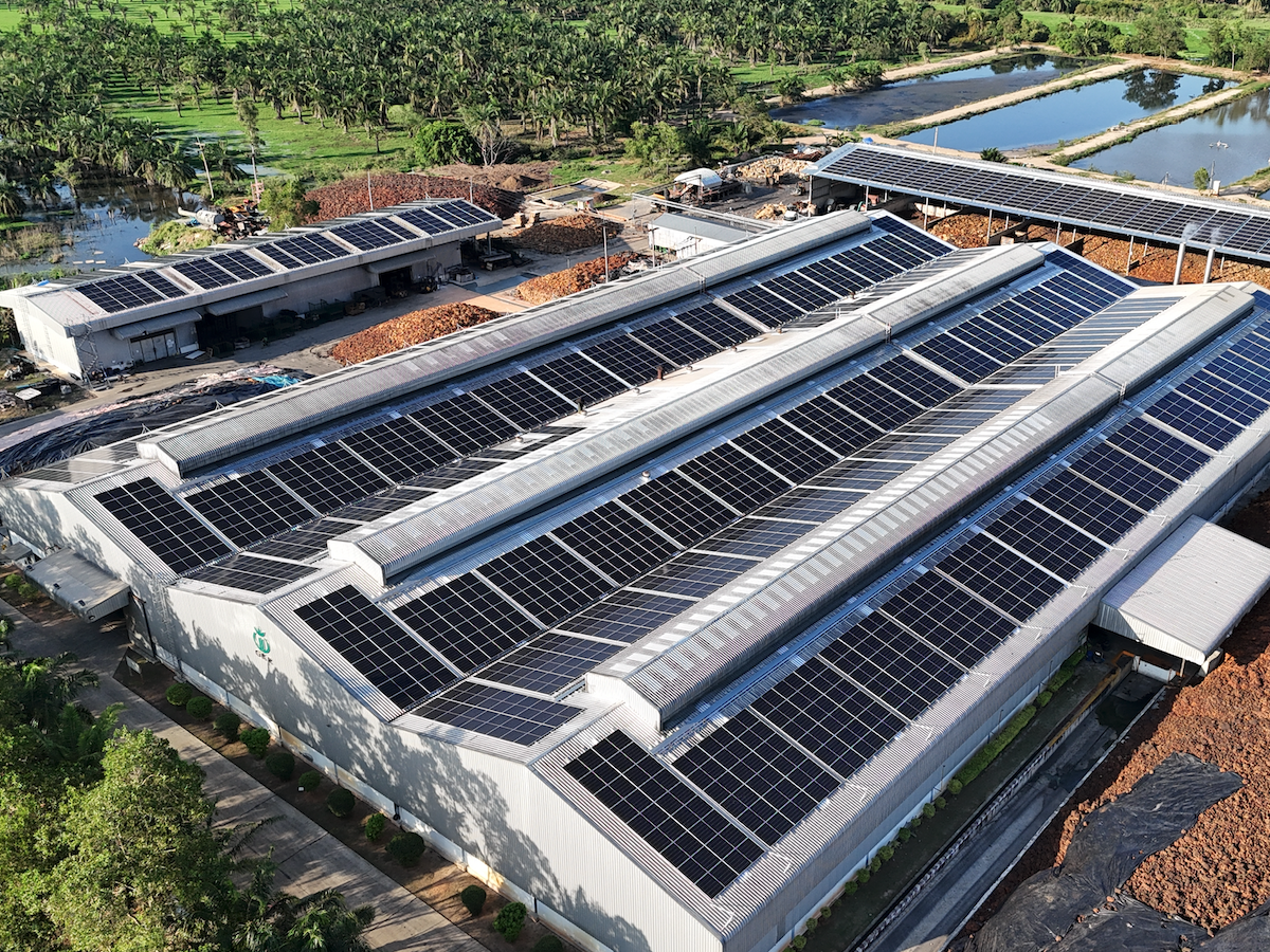 การเสริมสร้างความมั่นคงของโครงข่ายไฟฟ้าและการลดผลกระทบต่อสิ่งแวดล้อมผ่านเครือข่ายพลังงานแสงอาทิตย์แบบกระจาย