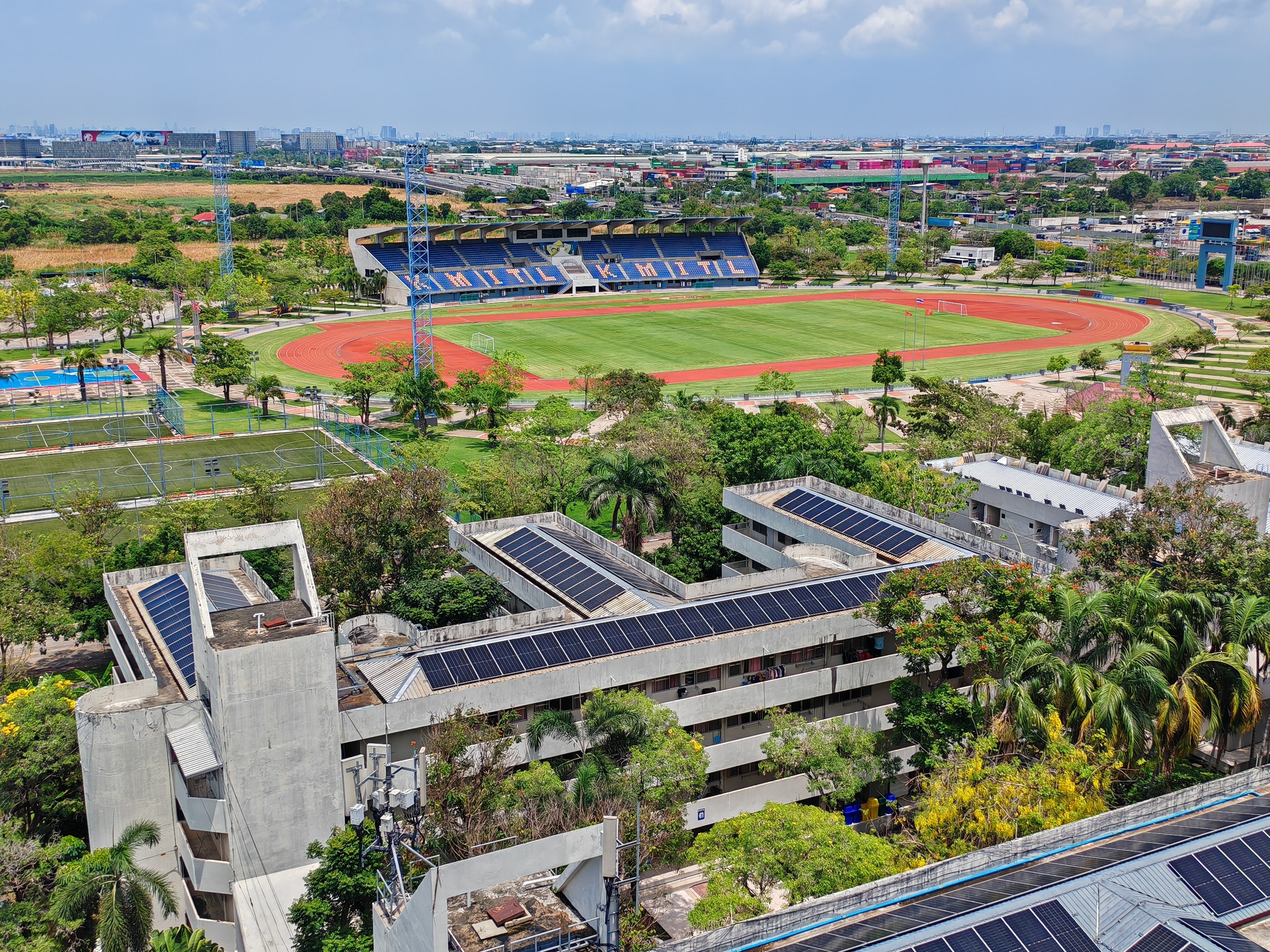 มหาวิทยาลัยเทคโนโลยีพระจอมเกล้าธนบุรี - โครงการผลิตไฟฟ้าพลังงานแสงอาทิตย์ขนาด 6.5 เมกะวัตต์ กรุงเทพฯ ประเทศไทย