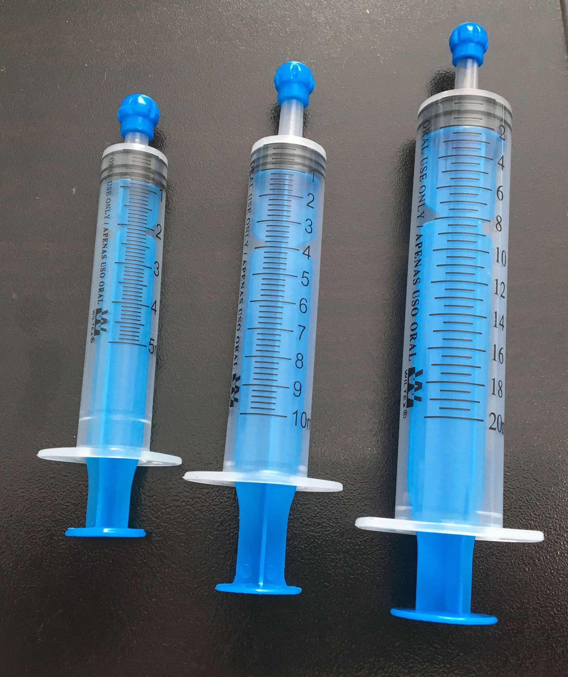 oral syringes with cap.jpg