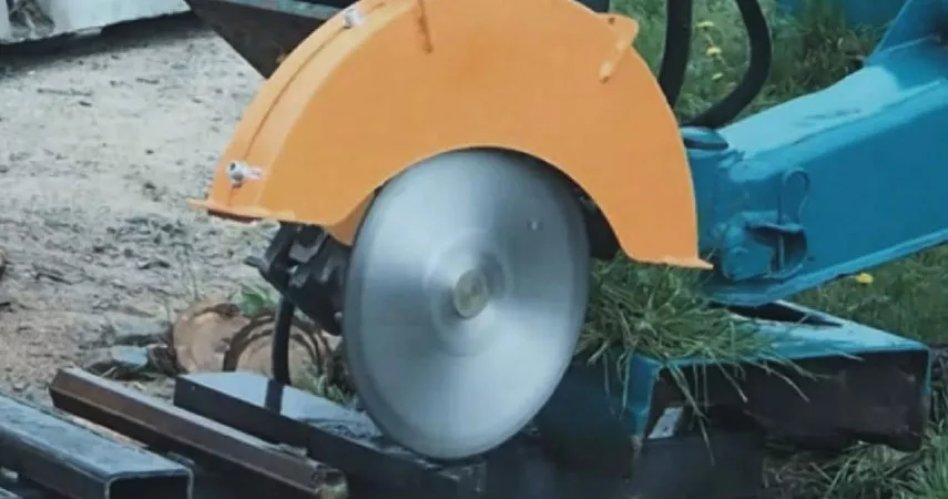 A Serra de Pedra Corta Metal com Eficiência, Oferecendo a Você uma Forte Sensação de Poder de Corte