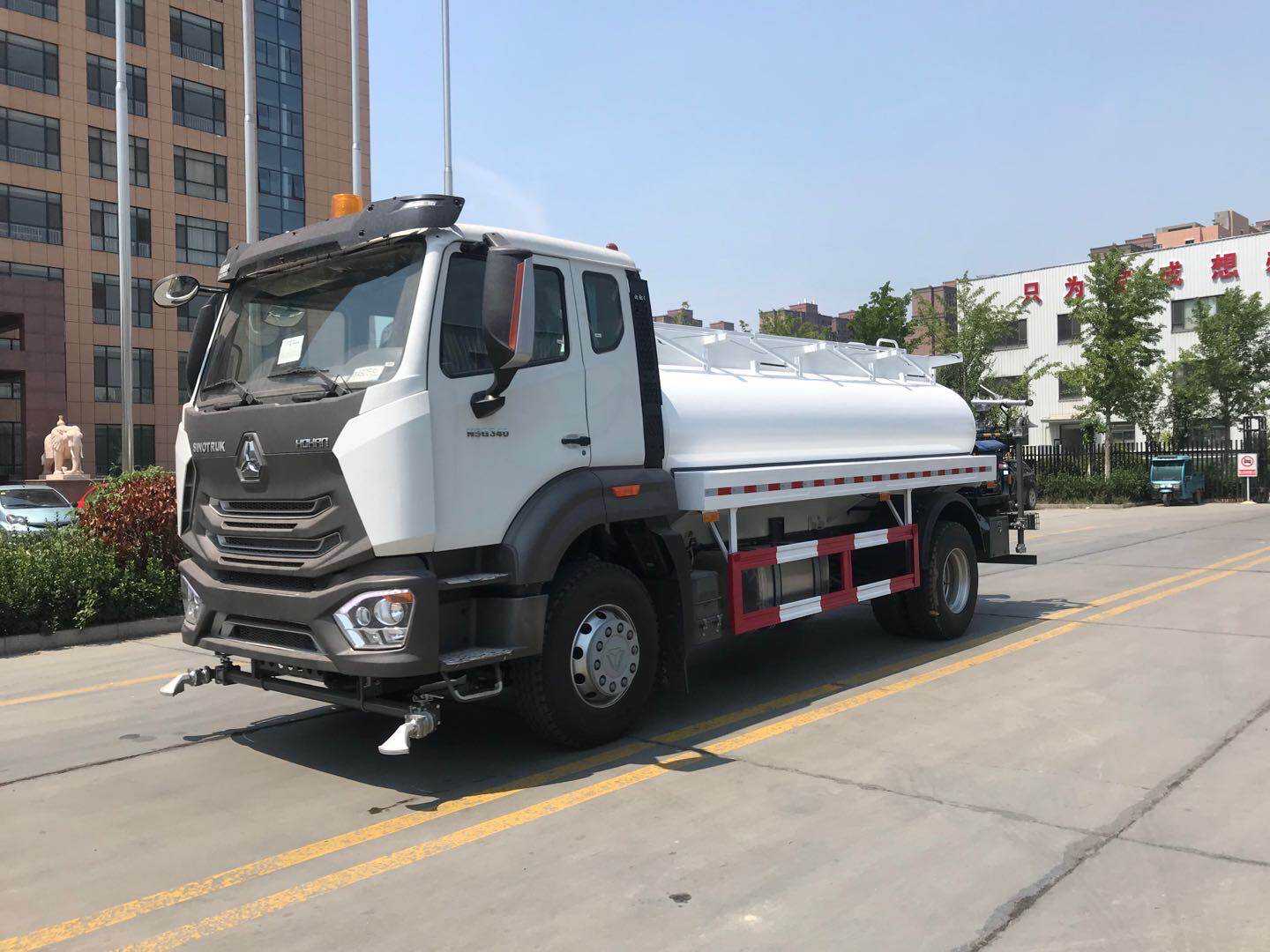 Hohan 6x4 water tanker truck.jpg