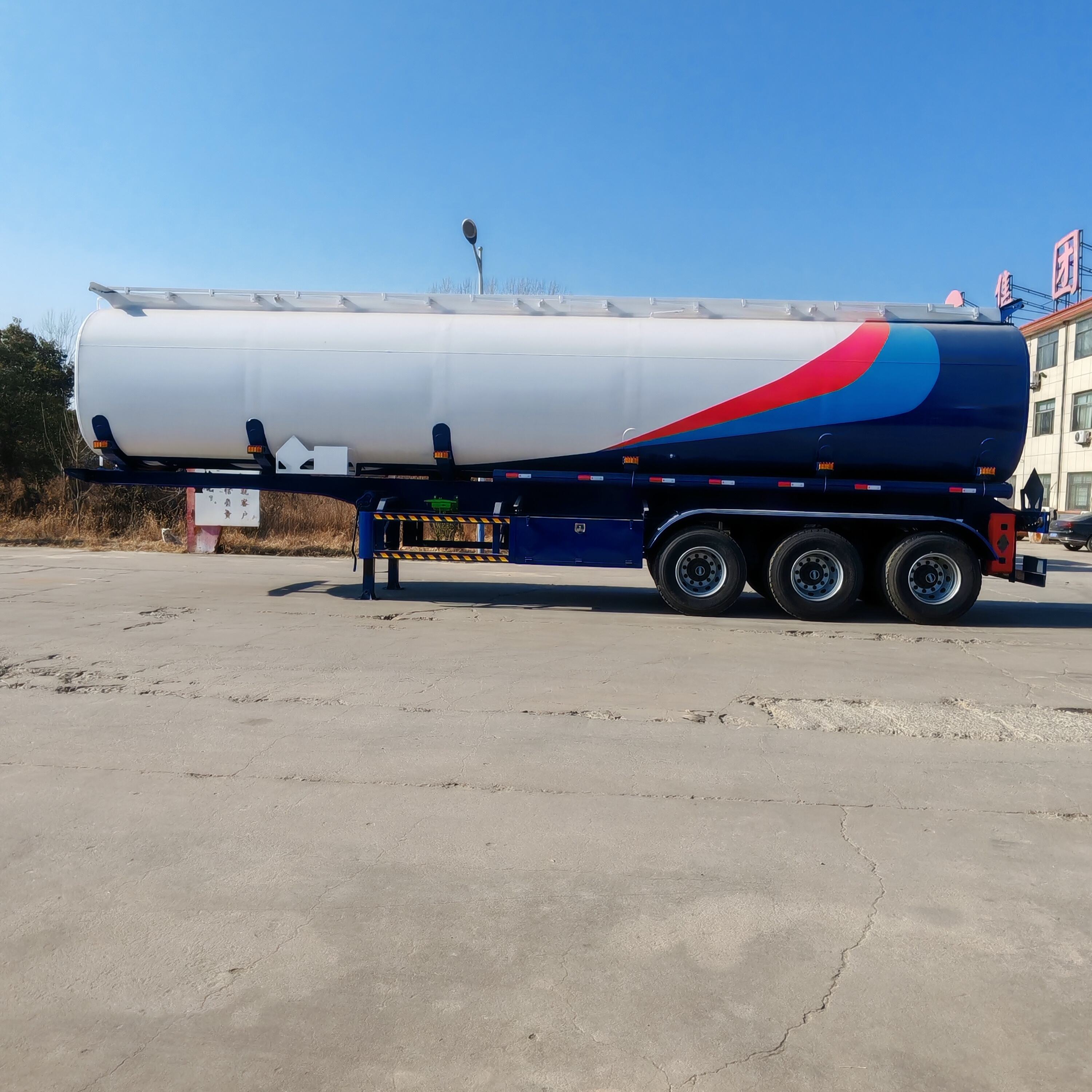 Choosing a Petroleum Tanker Trailer: ROI Analysis for 2026