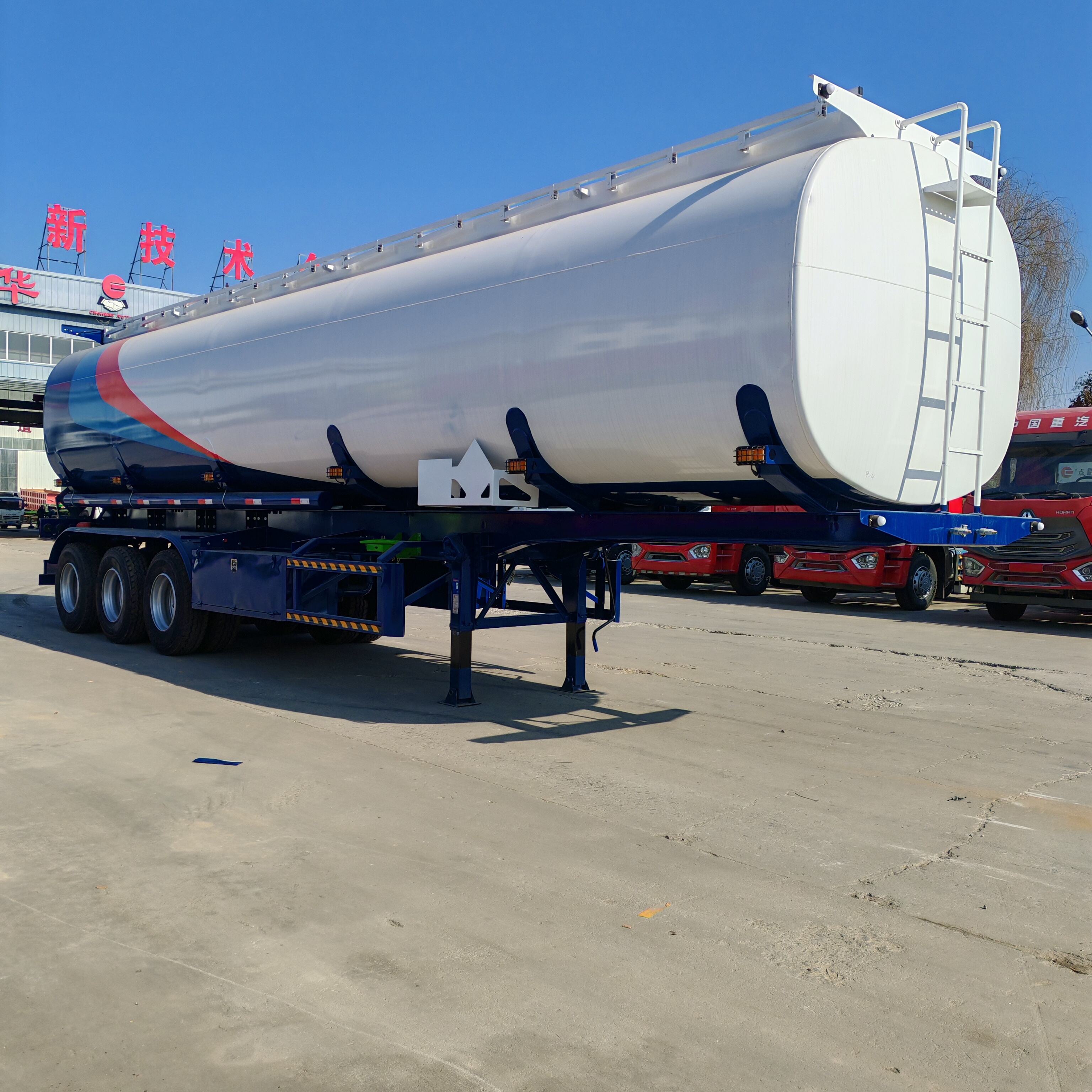 45 Cubic Meter 5-Compartment Fuel Tanker Trailer