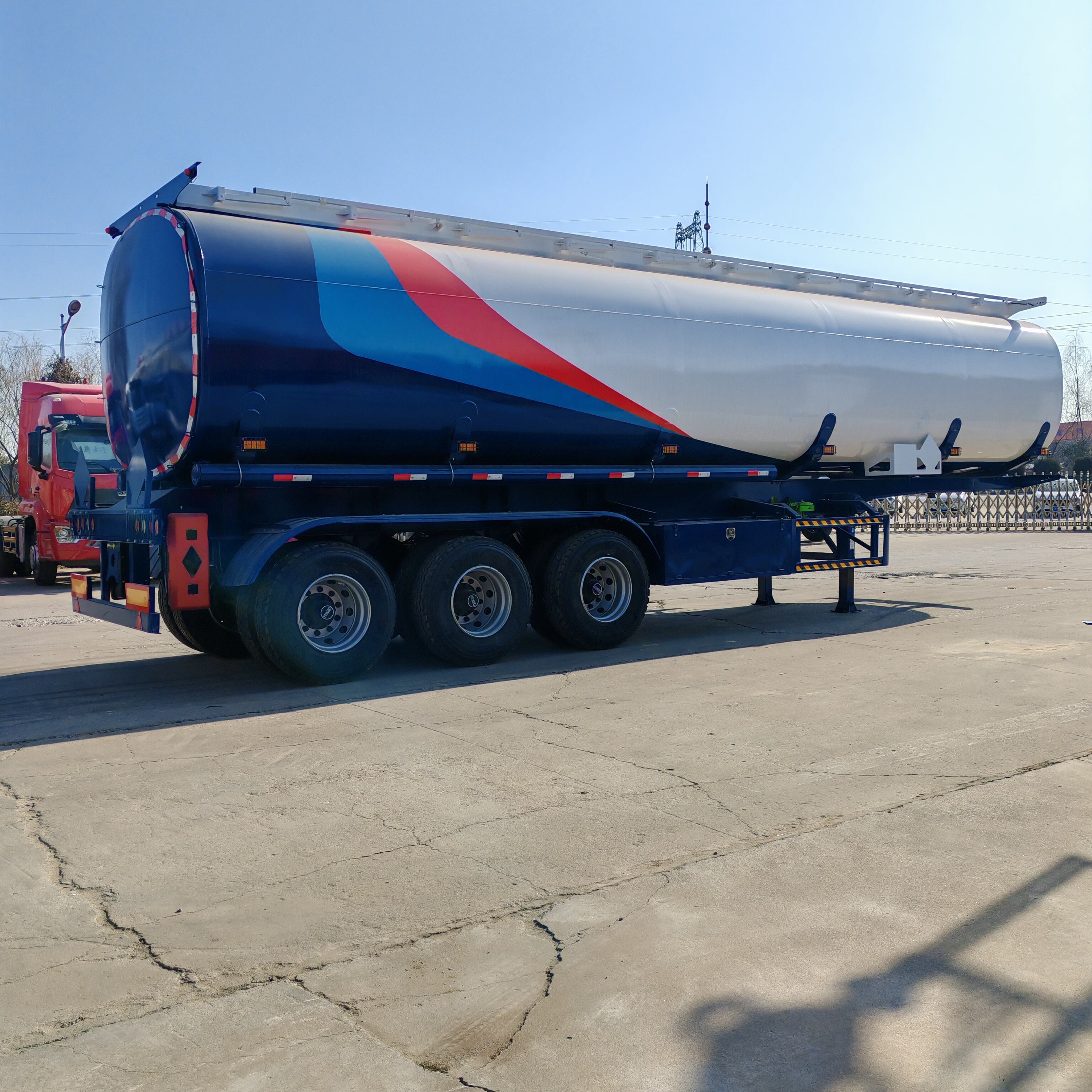 45 Cubic Meter 5-Compartment Fuel Tanker Trailer