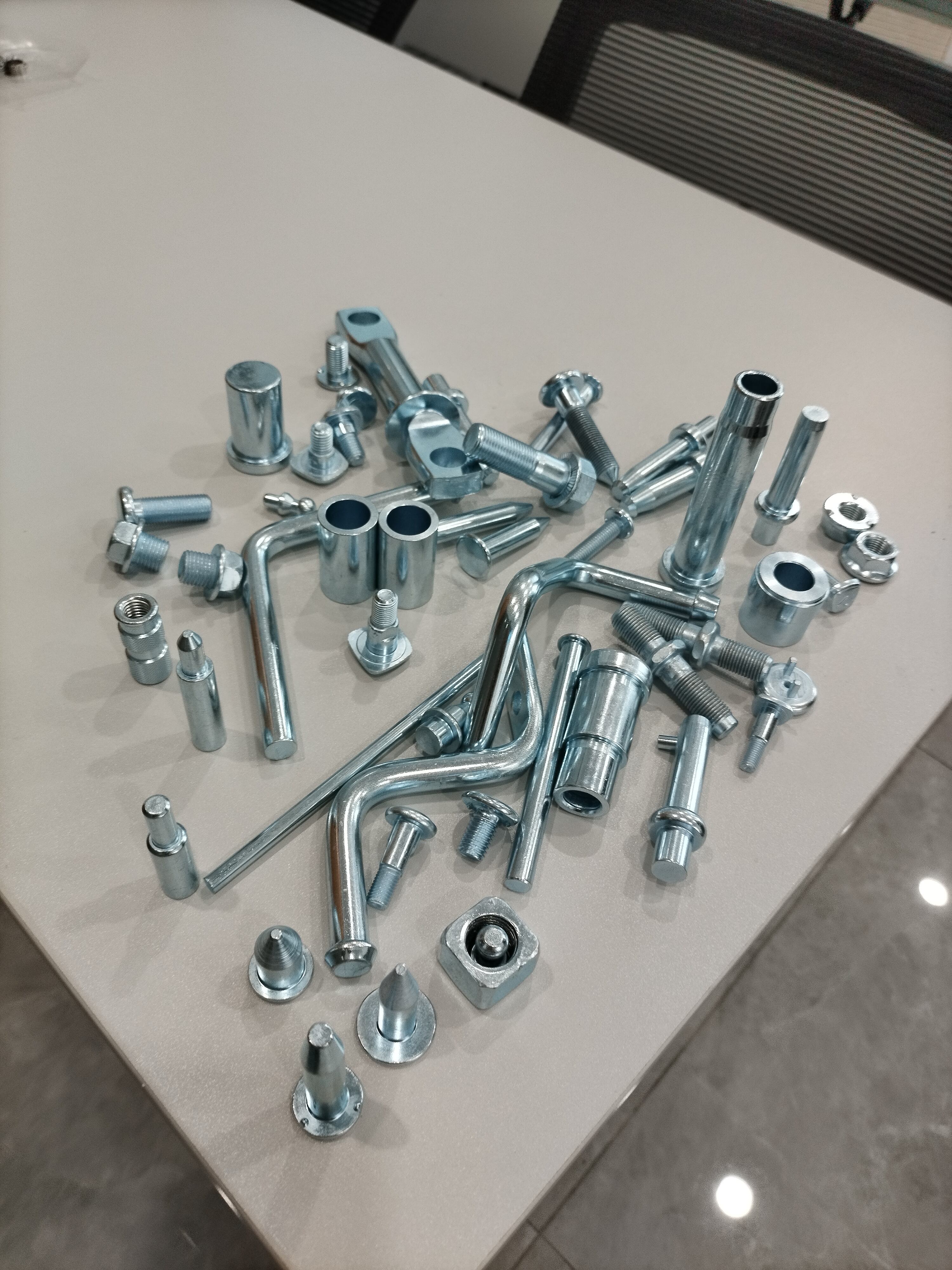 Schraubenfederndruckfedern für kompakte und hochpräzise Baugruppen