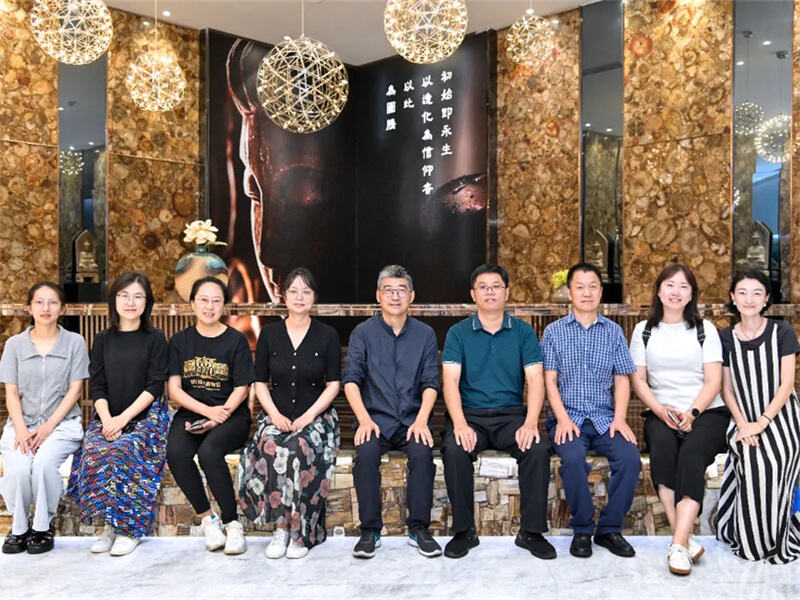 Ông Vương Thạch Lâm, Bí thư Ủy ban Đảng và Phó Giám đốc Điều hành của Bảo tàng Quốc gia về Thiên nhiên, đến thăm Tập đoàn Yingliang để chỉ đạo công tác