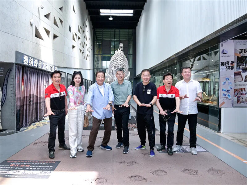 Nghệ sĩ hài nổi tiếng Giang Kun – Diễn viên hạng Nhất Quốc gia thăm Tập đoàn Anh Lượng để trao đổi và thảo luận