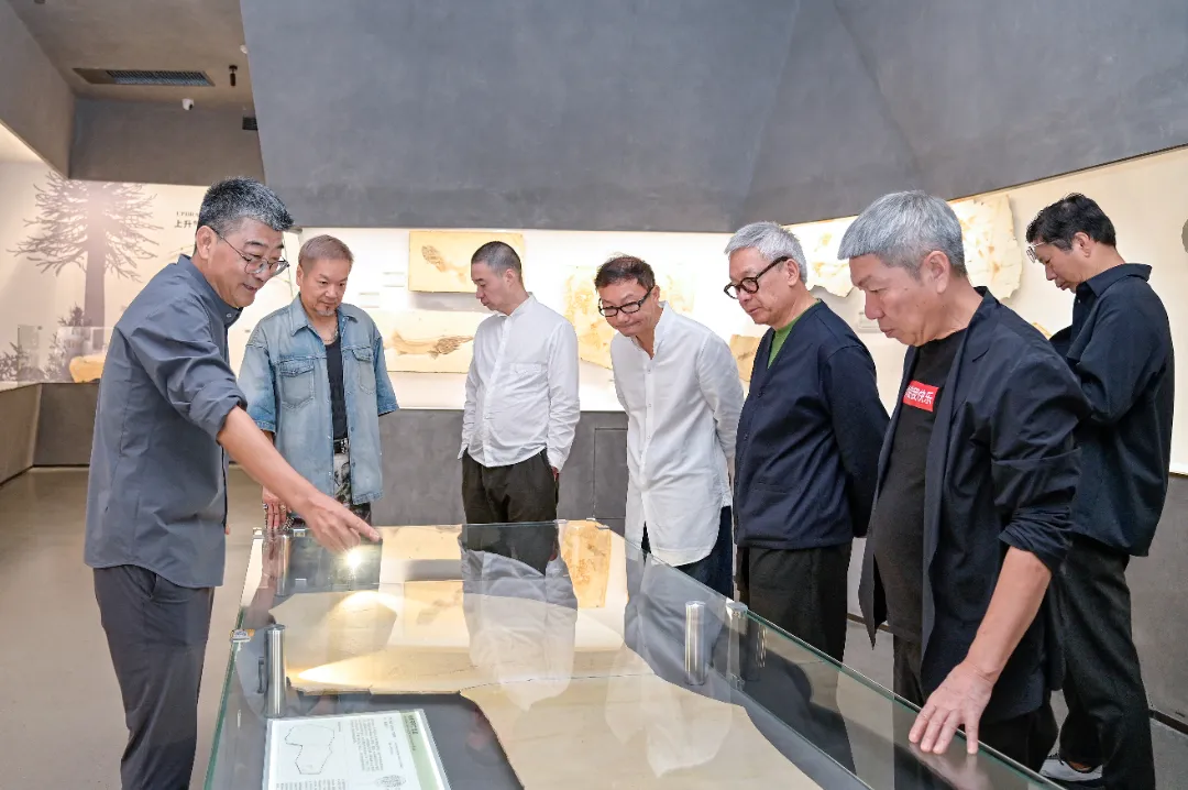 Friends from Afar Visit  Renowned Chinese Designers and Entrepreneurs Visit Yingliang Group for Exchange and Discussion (6).webp