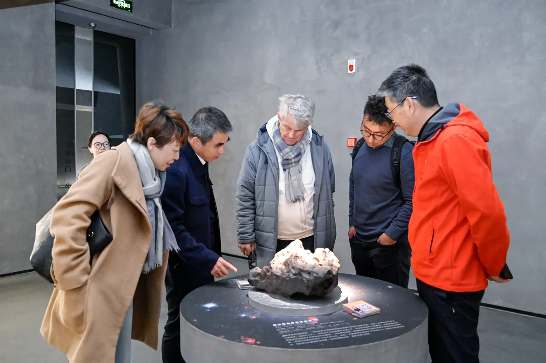 Former Head Coach of the Chinese National Men's Football Team Milu Visits Yingliang Group for Inspection (1).webp