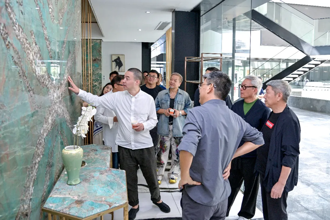 Friends from Afar Visit  Renowned Chinese Designers and Entrepreneurs Visit Yingliang Group for Exchange and Discussion (10).webp