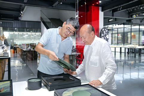 Visita de personalidades | El diseñador chino internacionalmente reconocido Sr. Lu Zhirong visitó el Grupo Yingliang para realizar una visita y compartir experiencias
