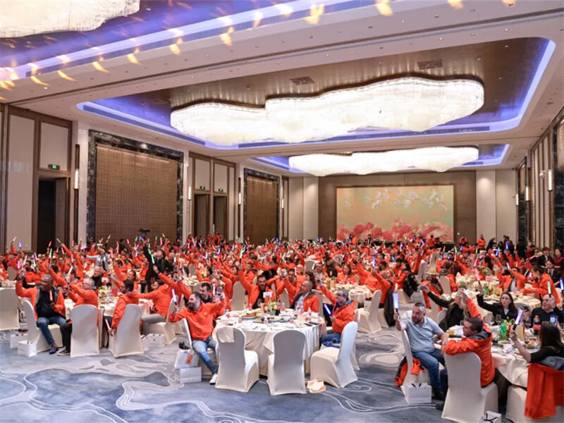 Đá mang theo vạn vật, cùng nhau khởi hành trên chặng đường mới | Tiệc chiêu đãi chủ đề