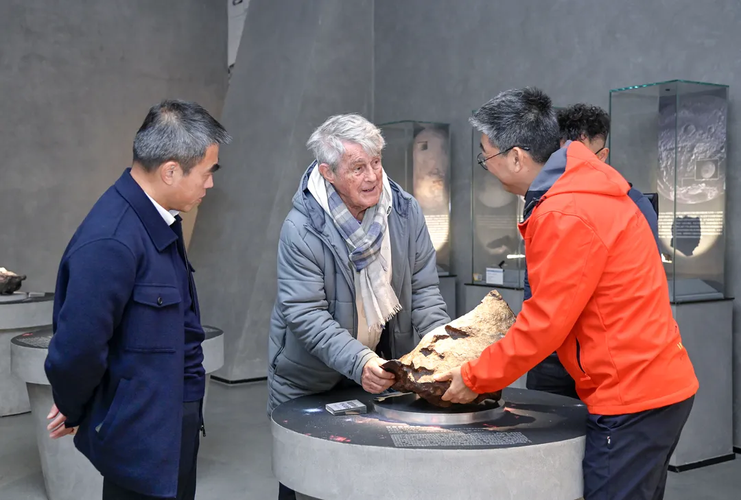 Former Head Coach of the Chinese National Men's Football Team Milu Visits Yingliang Group for Inspection (2).webp