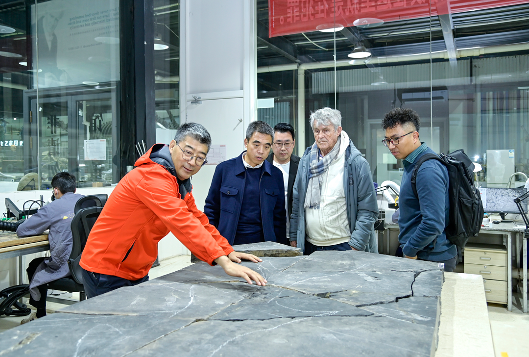 Former Head Coach of the Chinese National Men's Football Team Milu Visits Yingliang Group for Inspection (4).png