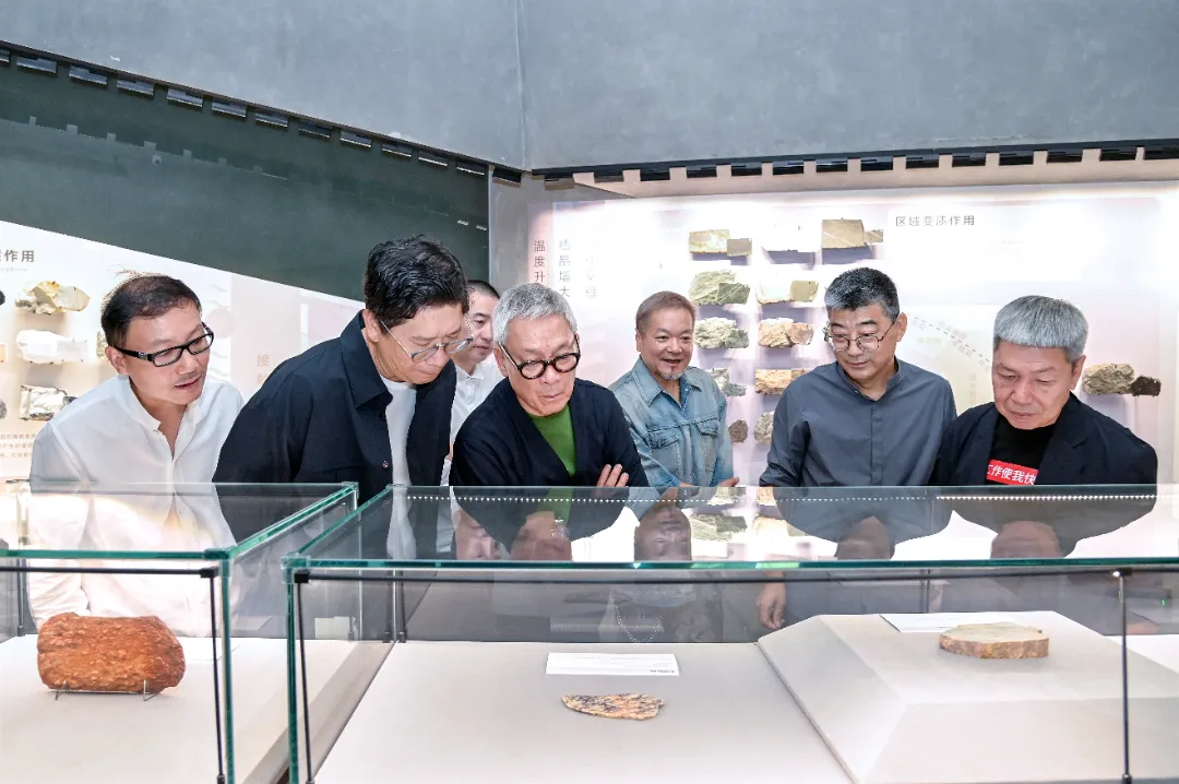 Friends from Afar Visit  Renowned Chinese Designers and Entrepreneurs Visit Yingliang Group for Exchange and Discussion (3).webp