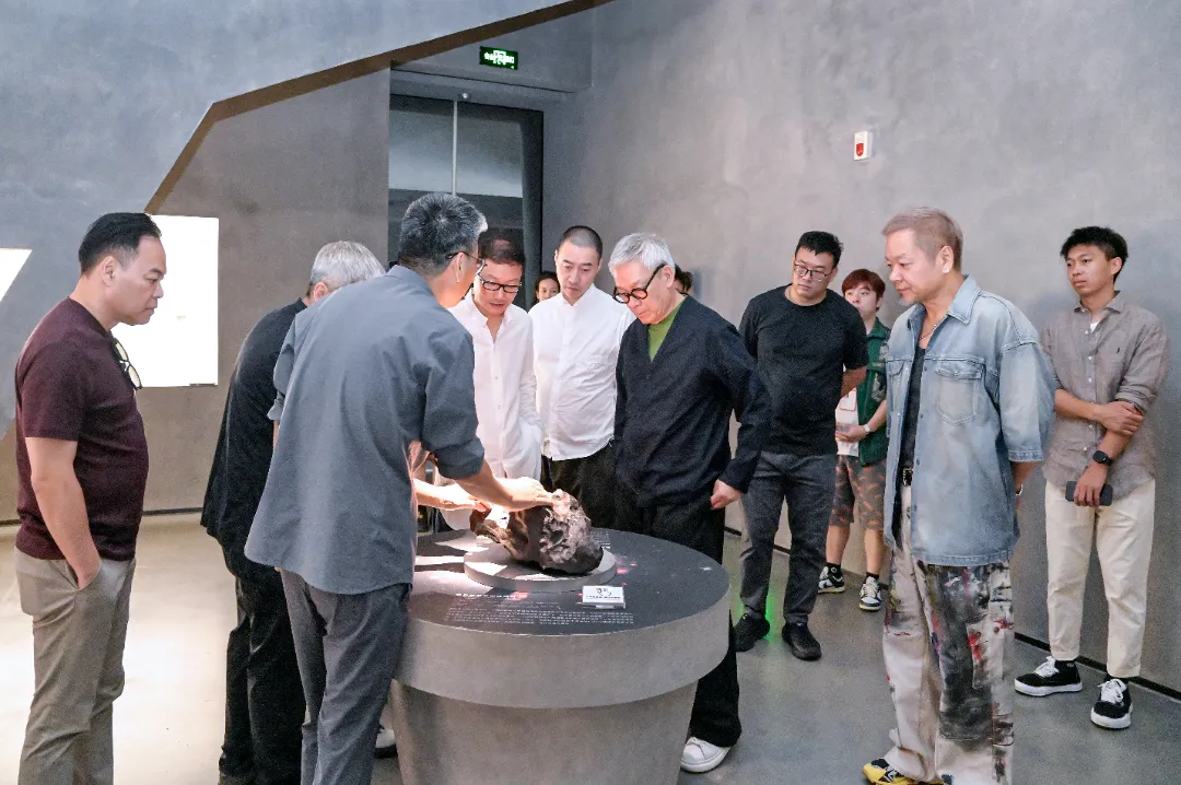 Friends from Afar Visit  Renowned Chinese Designers and Entrepreneurs Visit Yingliang Group for Exchange and Discussion (1).webp