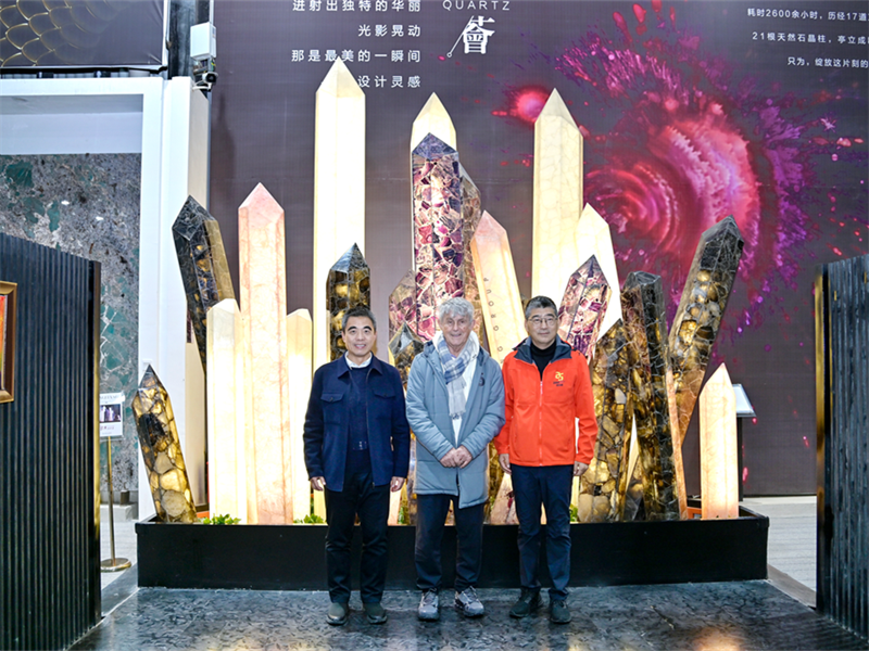 المدرب السابق للمنتخب الوطني الصيني لكرة القدم للرجال ميلو يزور مجموعة يينغليانغ للاطلاع والتفقد