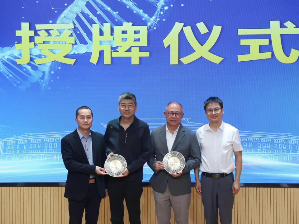 Passing the Torch at Xiamen University, Striving Toward a Brighter Future