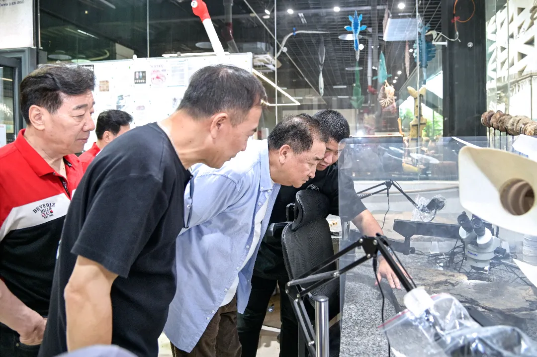 Renowned Crosstalk Artist and National Class One Actor Jiang Kun Visits Yingliang Group for Exchange and Discussion (11).webp