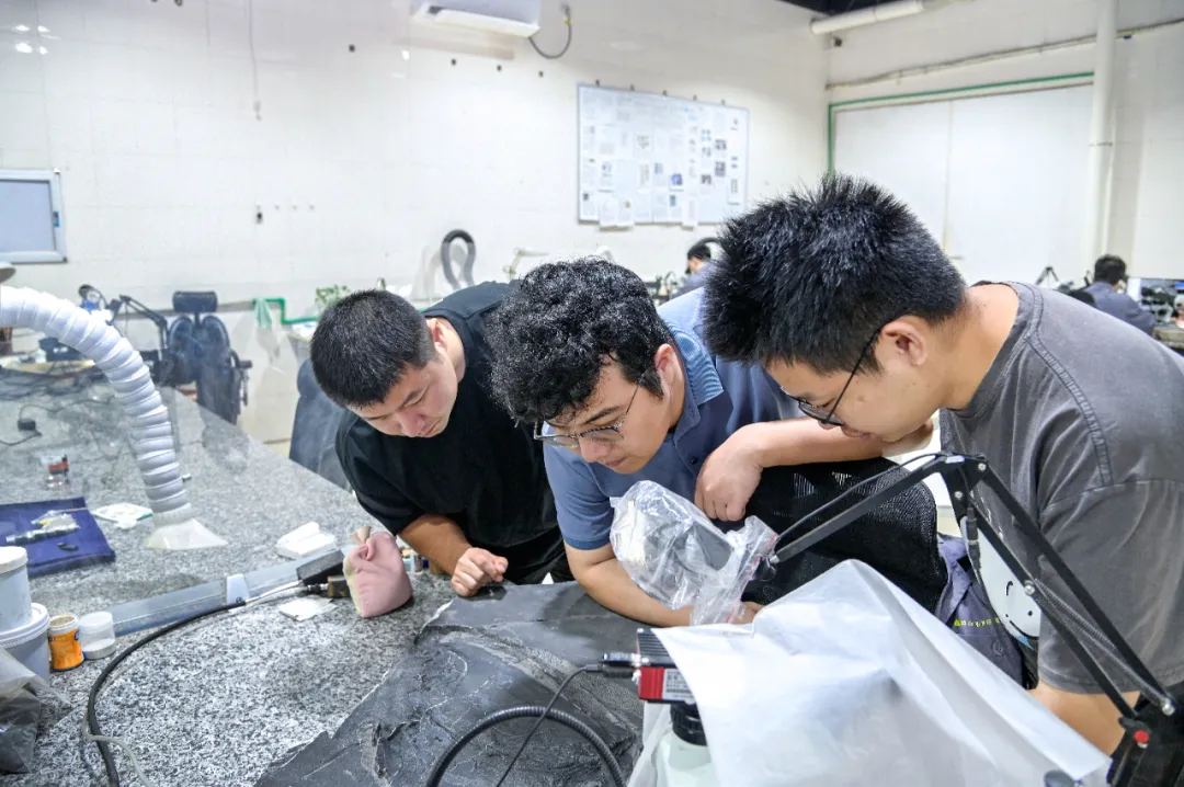 Fossil Specimen Donation Ceremony Held at Yingliang Museum by China University of Geosciences (Wuhan) (4).webp