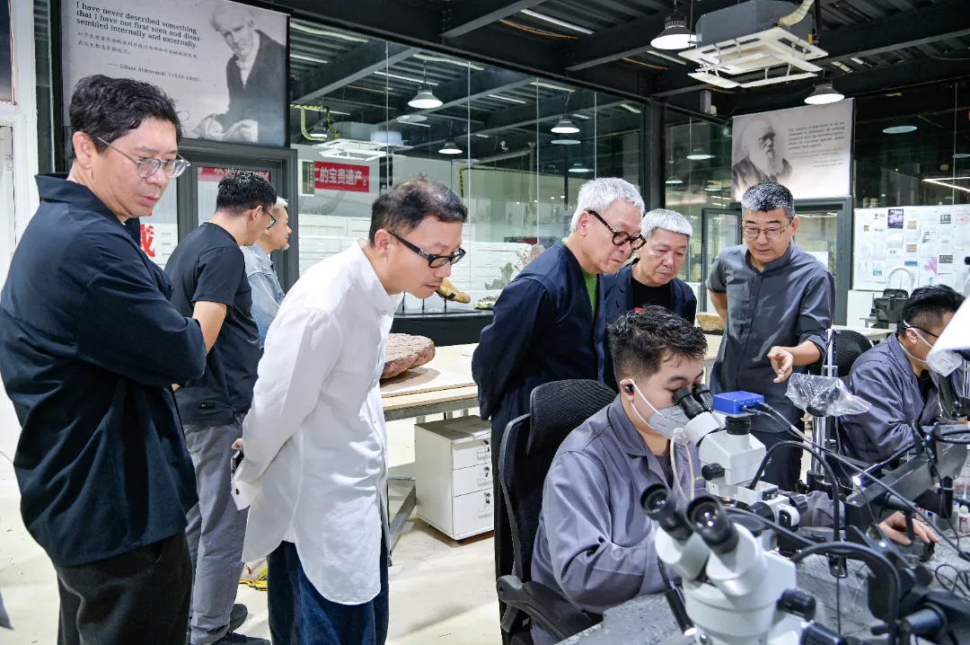 Friends from Afar Visit  Renowned Chinese Designers and Entrepreneurs Visit Yingliang Group for Exchange and Discussion (7).webp