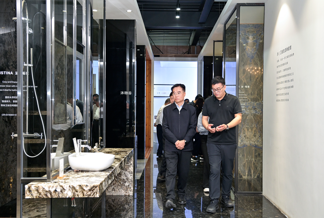 Zhou Lianqing, Secretary of the Party Leadership Group and Deputy Director of the Fujian Provincial People's Congress Standing Committee, Visits Yingliang Group for Inspection and Research (5).png