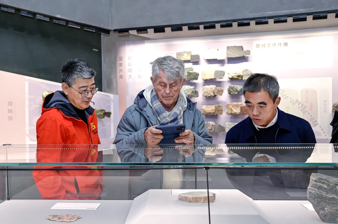 Former Head Coach of the Chinese National Men's Football Team Milu Visits Yingliang Group for Inspection (3).webp