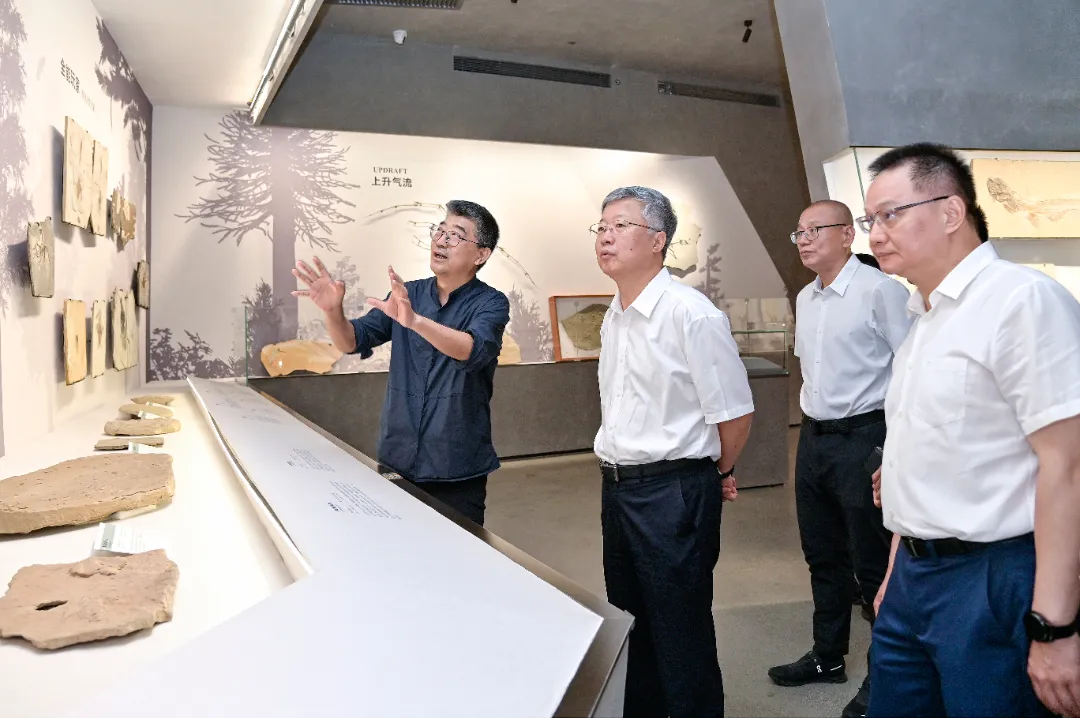 Fujian Provincial CPPCC Chairman Teng Jiacai Visits Yingliang Group for Inspection and Research (6).webp