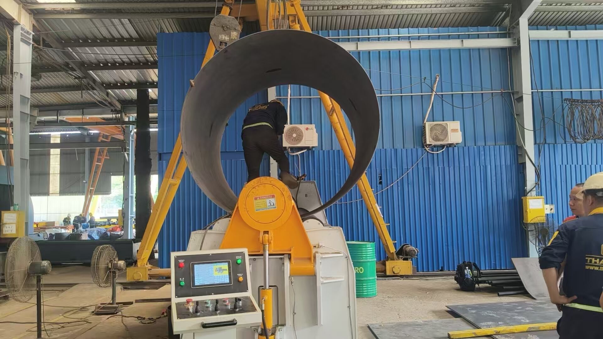 Společnost Nantong Yeshun Machinery úspěšně uvedla do provozu čtyřvalcový válec pro valcování plechů pro svého ceněného vietnamského zákazníka a překročila tak očekávání