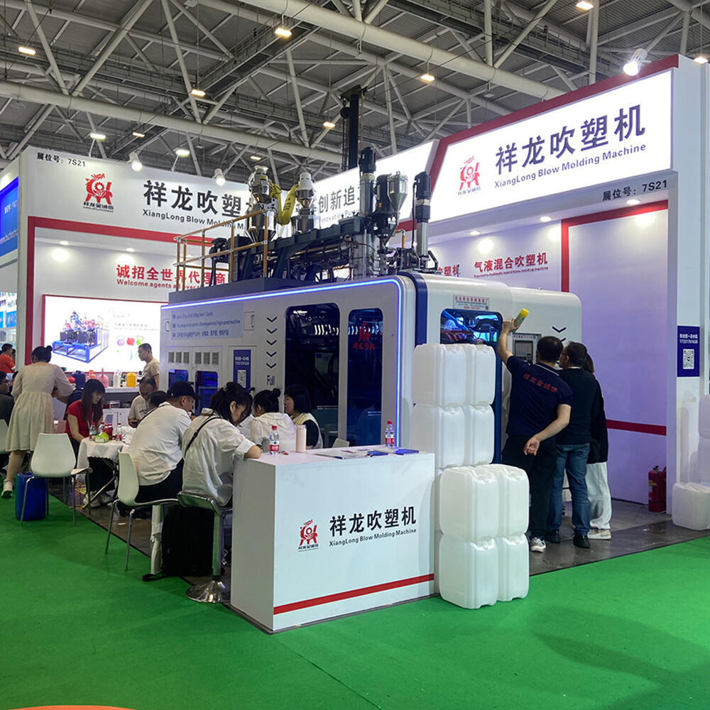 Новые электрические машины на выставке Chinaplas2025