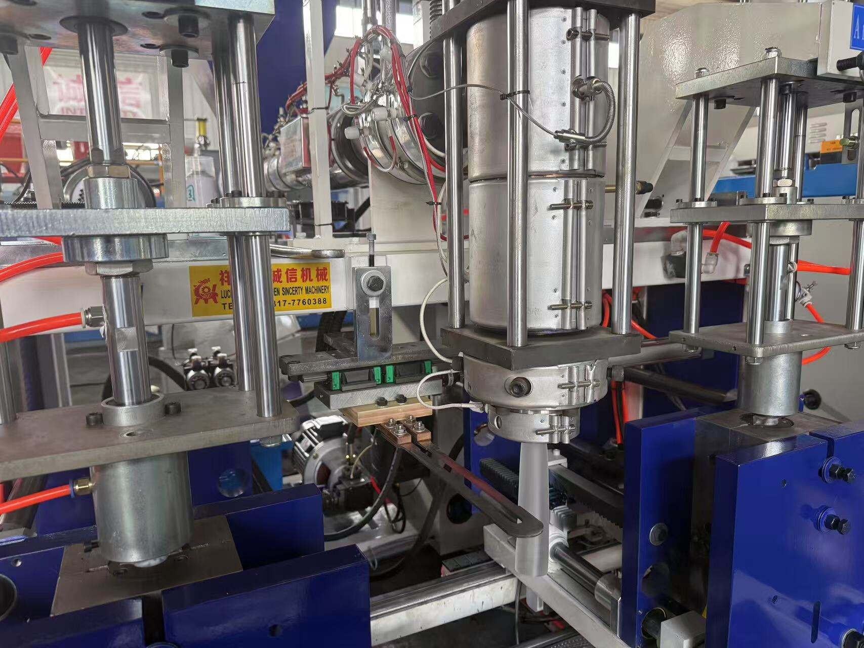 Μηχανή Εκθλίψεως για Δοχεία Καυσίμων – DONGGUANG GOLDEN