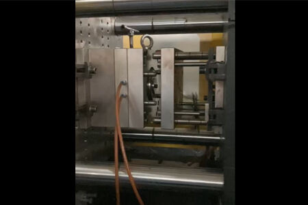 Magnetic injection molding machine