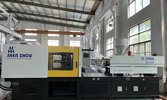 What preparations should be made before starting the injection molding machine