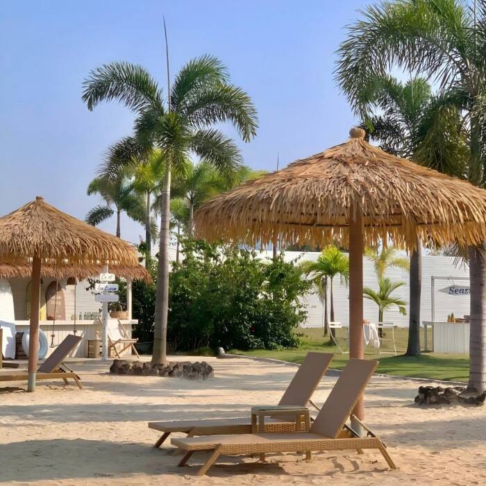 How to Choose a High-Quality Synthetic Thatch Roof for Commercial Projects