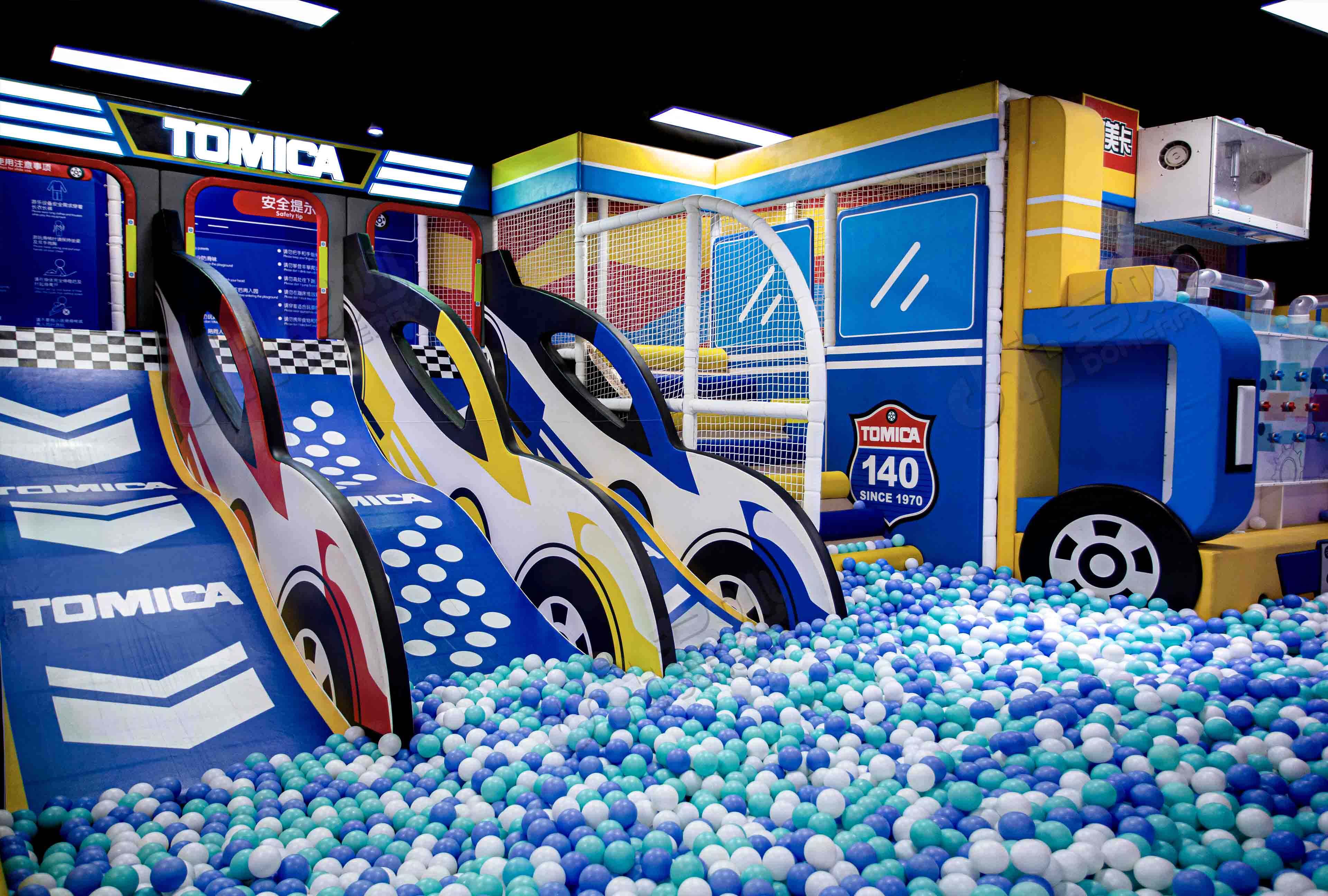 Tomica Car Theme Park: Become a Race Car Driver, Challenge the Limits
