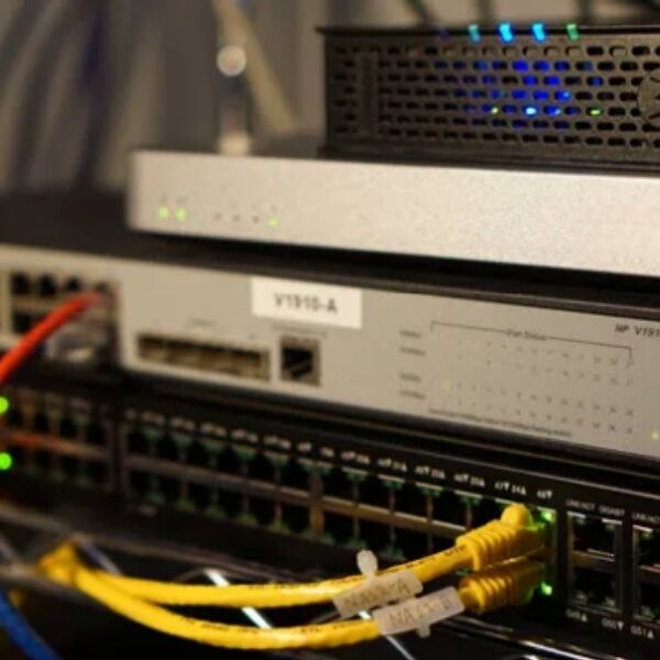 Intégration avancée de la sécurité réseau et protection contre les menaces