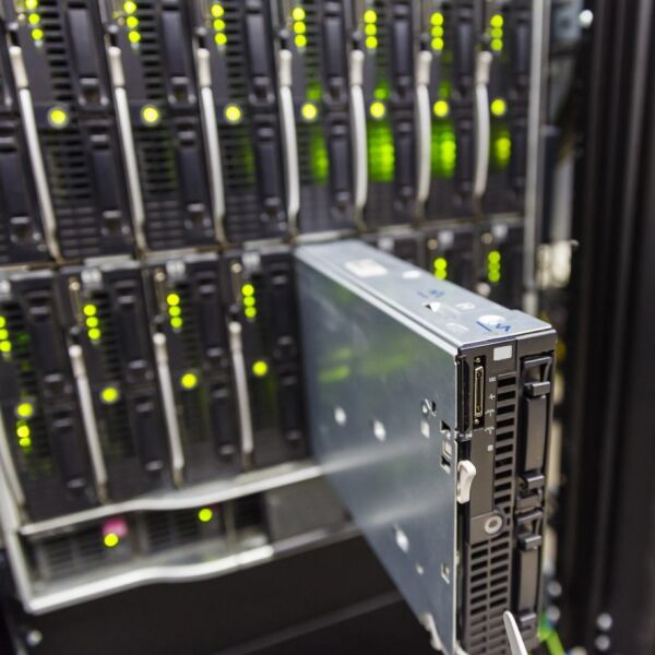 توسعية وفعالية تكلفة وأداء