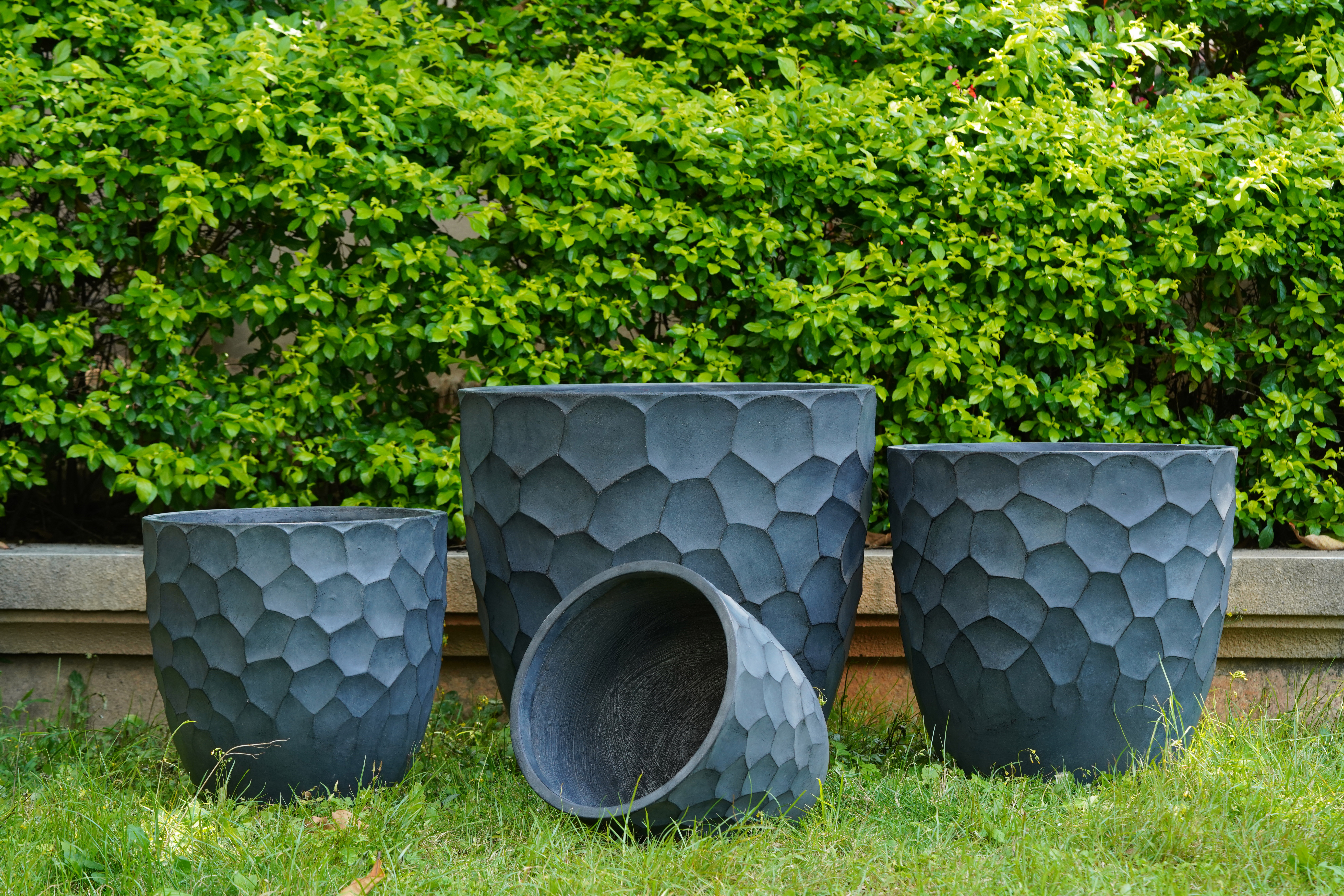 Wabenstrukturierter Magnesiumzement-Blumentopf-Set | Mattschwarze Blumentöpfe für Innen- und Außenbereich