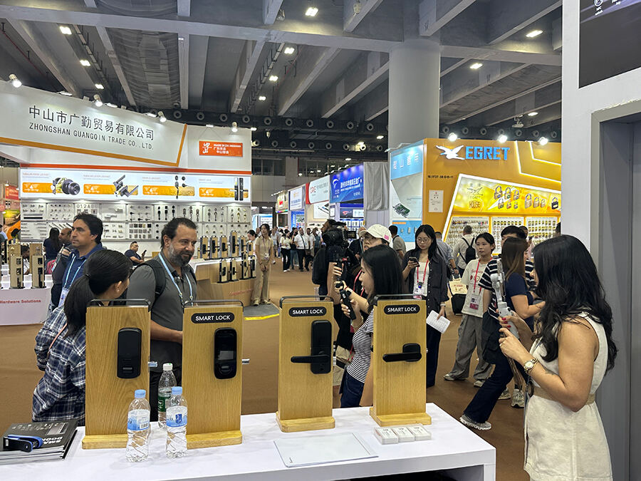 Tenon Ra Mắt Tại Hội chợ Canton, Dẫn Đầu Làn Sóng Nâng Cấp Khóa Thông Minh Với Công Nghệ Sinh Trắc Học Đột Phá